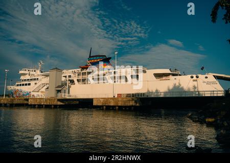 South Baymouth, ON, Kanada - Juli 2022 - Chi-Cheemaun-Fähre, die von Tobermory in South Baymouth ankommt. Hochwertiges Foto Stockfoto
