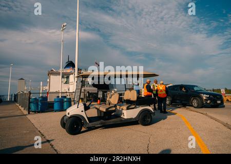 South Baymouth, ON, Kanada - Juli 2022 - Chi-Cheemaun-Fähre, die von Tobermory in South Baymouth ankommt. Hochwertiges Foto Stockfoto