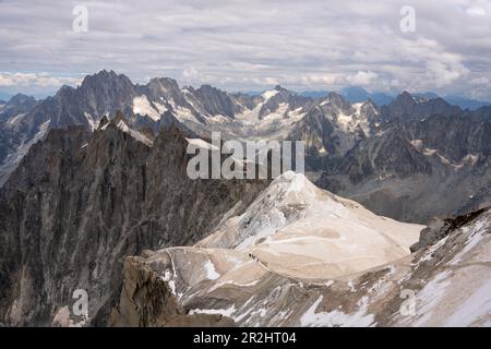 Blick vom Aiguille du Midi mit Talèfre-Gletscher im Hintergrund, Vallée de Chamonix-Mont-Blanc, Le Mont-Blanc, Bonneville, Haute-Savoie, Auv Stockfoto