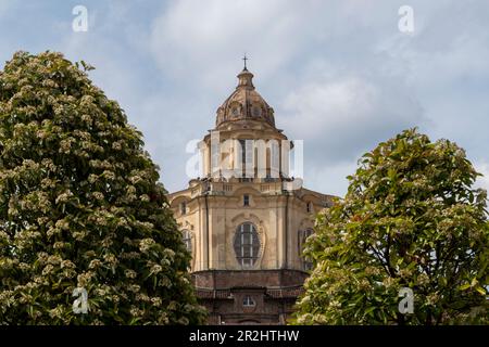 Kirche San Lorenzo auf der Piazza Castello, entworfen von Guarino Guarini im 17. Jahrhundert, Turin, Piemont, Italien Stockfoto