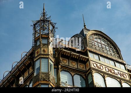 Jugendstilfassade des Museums für Musikinstrumente in Brüssel, Belgien. Stockfoto