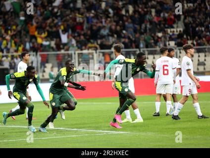 Algier. 20. Mai 2023. Das senegalesische Mamadou Savane (4. R) feiert nach einem Tor beim Endrunde des Afrika-Cup der Nationen U17 zwischen Senegal und Marokko im Nelson Mandela Stadium in Algier, Algerien, am 19. Mai 2023. Kredit: Xinhua/Alamy Live News Stockfoto