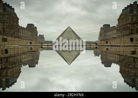 Doppelter Zugang zur Glaspyramide des berühmten Louvre-Museums in Paris, Frankreich Stockfoto