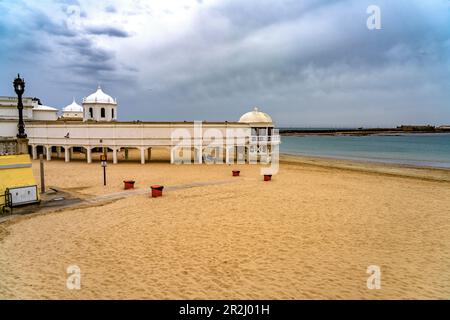 Das Museum für Unterwasserarchäologie Sede Centro de Arqueología Subacuática am Strand Playa la Caleta in Cadiz, Andalusien, Spanien Stockfoto