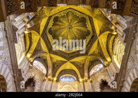 Kuppel im Inneren der Mezquita - Catedral de Cordoba in Cordoba, Andalusien, Spanien Stockfoto