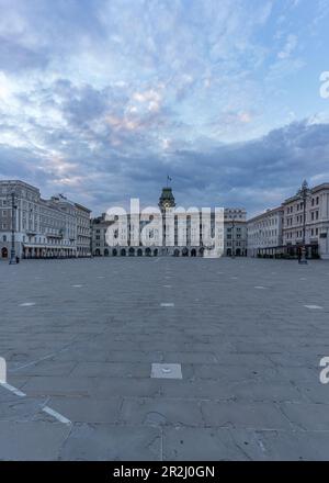 In der Mitte der Piazza dell'Unita d'Italia in Triest, Friaul-Julisch Venetien, Italien. Stockfoto