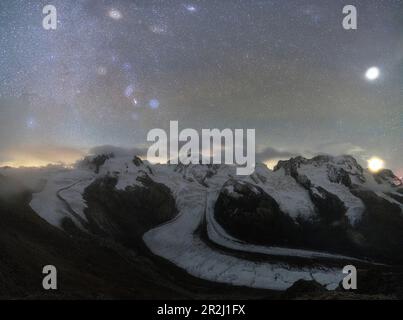 Panoramablick auf den majestätischen Monte-Rosa-Gletscher unter den hellen Sternen bei Nacht, Gornergrat, Zermatt, Kanton Wallis, Schweiz, Europa Stockfoto