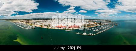 Draufsicht über Olhao, offiziell bekannt als Olhao da Restauracao, eine Stadt und Gemeinde in der Algarve im Süden Portugals Stockfoto