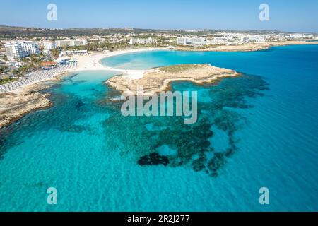 Nissi Beach in Ayia Napa, Zypern, Europa aus der Vogelperspektive Stockfoto