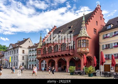 Das historische Kaufhaus am Münsterplatz, Freiburg im Breisgau, Schwarzwald, Baden-Württemberg, Deutschland Stockfoto