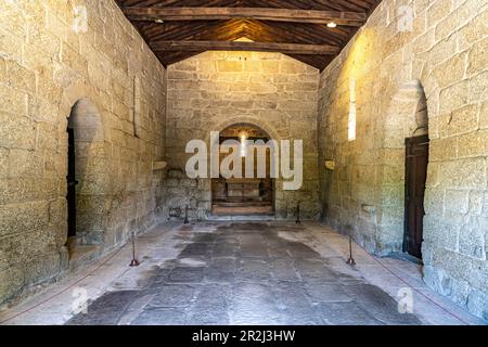 Innenseite der Kapelle Igreja do Sao Miguel do Castelo, Guimaraes, Portugal, Europa Stockfoto