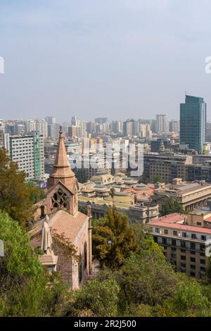 Hochhäuser im Stadtzentrum von Santiago vom Gipfel des Santa Lucia Hill, Santiago Metropolitan Region, Chile, Südamerika Stockfoto