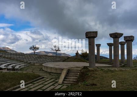 Riesige Scharten von Didgori Schlachtdenkmal, berühmtes Wahrzeichen von Georgien Stockfoto