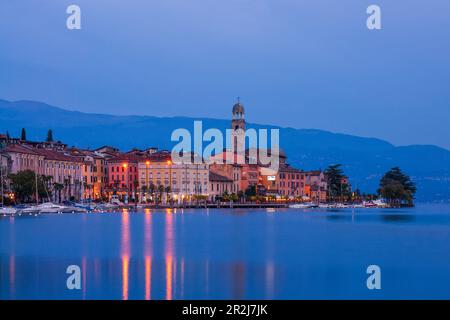 Abendstimmung in Salò, Gardasee, Italien, Europa Stockfoto