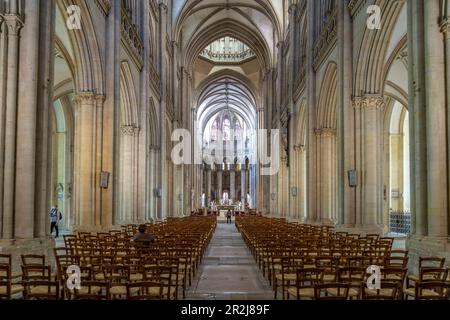 Innenseite der Kathedrale Notre-Dame de Coutances, Normandie, Frankreich Stockfoto