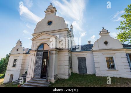 Bestattungssaal auf dem jüdischen Friedhof in Mikulov, Südmähren, Tschechische Republik Stockfoto