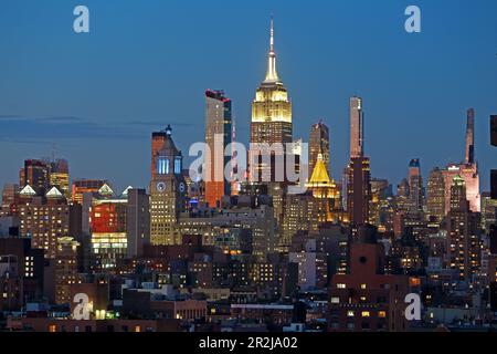 Blick von der Lower East Side der Skyline von Midtown mit dem Empire State Building, Manhattan, New York, New York, USA Stockfoto
