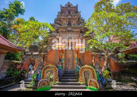 Blick auf den Palast von Ubud, den Tempel Puri Saren Agung, Ubud, Kabupaten Gianyar, Bali, Indonesien, Südostasien, Asien Stockfoto