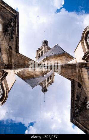 Doppelte Exposition der Eglise Saint-Laurent von der Rue du Faubourg Saint-Martin in Paris, Frankreich. Stockfoto