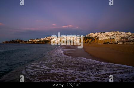 Albufeira im Morgenlicht, Algarve, Portugal Stockfoto