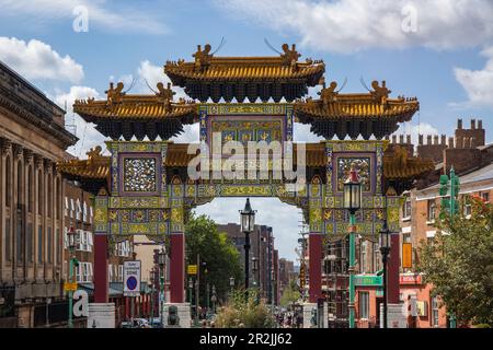 Tor zu Chinatown auf der Nelson Street, Liverpool, England, Großbritannien, Europa Stockfoto