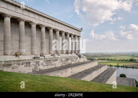 Blick auf die Donau vom Walhalla-Denkmal in Donaustauf bei Regensburg, Oberpfalz, Niederbayern, Bayern, Deutschland Stockfoto