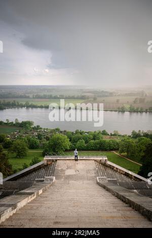 Blick auf die Donau vom Walhalla-Denkmal in Donaustauf bei Regensburg, Oberpfalz, Niederbayern, Bayern, Deutschland Stockfoto