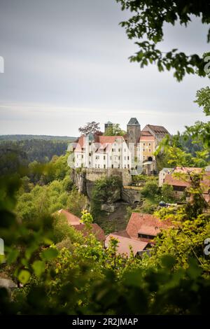 Blick auf Schloss Hohnstein, Hohnstein, Landstadt in Sachsen, Sachsenschweiz-Ostergebirge, Sachsen, Deutschland, Europa Stockfoto