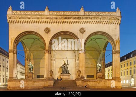 Die Feldherrnhalle in den Abend, Odeonsplatz, München, Bayern, Deutschland Stockfoto