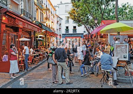 Menschen in Restaurants am Platz Place du Tertre, Montmartre, Paris, Frankreich, Europa Stockfoto