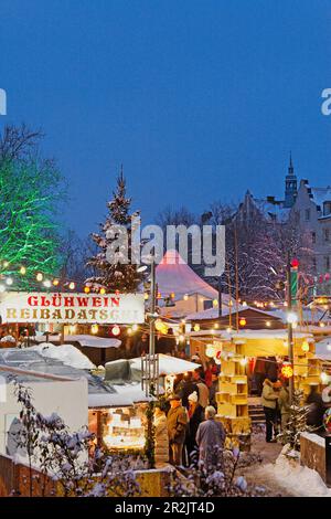 Weihnachtsmarkt, Muenchner Freiheit, Schwabing, München, Upper Bavaria, Bavaria, Germany Stockfoto
