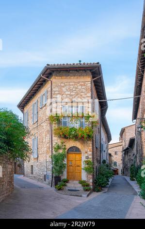 Gasse in Assisi, Provinz Perugia, Umbrien, Italien Stockfoto