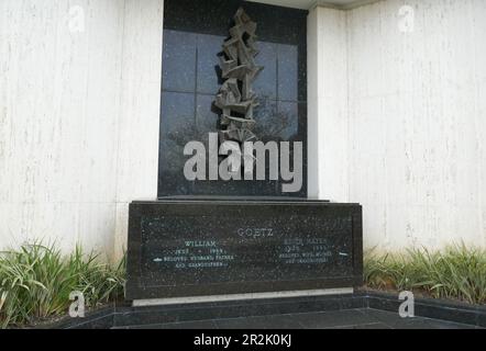 Los Angeles, Kalifornien, USA 18. Mai 2023 Producer Studio Executive William Goetz Grave Sarcophagus in Hillside Memorial Park am 18. Mai 2023 in Culver City, Los Angeles, Kalifornien, USA. Foto: Barry King/Alamy Stock Photo Stockfoto