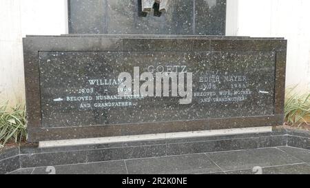 Los Angeles, Kalifornien, USA 18. Mai 2023 Producer Studio Executive William Goetz Grave Sarcophagus in Hillside Memorial Park am 18. Mai 2023 in Culver City, Los Angeles, Kalifornien, USA. Foto: Barry King/Alamy Stock Photo Stockfoto