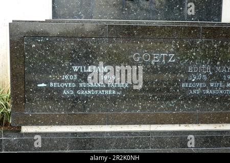 Los Angeles, Kalifornien, USA 18. Mai 2023 Producer Studio Executive William Goetz Grave Sarcophagus in Hillside Memorial Park am 18. Mai 2023 in Culver City, Los Angeles, Kalifornien, USA. Foto: Barry King/Alamy Stock Photo Stockfoto