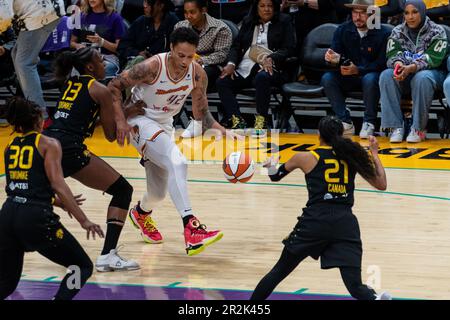 Los Angeles, USA. 19. Mai 2023. WNBA Los Angeles Sparks - Phoenix Mercury: Das Phoenix Mercury Center Brittney Griner (42) dribbelt den Ball. Kredit: Maximilian Haupt/dpa/Alamy Live News Stockfoto