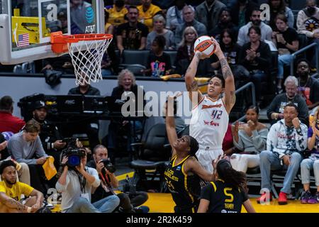 Los Angeles, USA. 19. Mai 2023. WNBA Los Angeles Sparks - Phoenix Mercury: Phoenix Mercury Center Brittney Griner (42) wirft den Ball. Kredit: Maximilian Haupt/dpa/Alamy Live News Stockfoto
