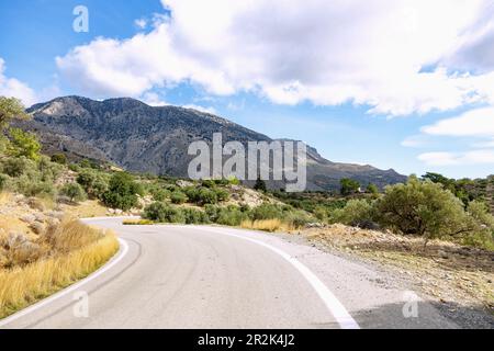 Nida-Hochebene in der Nähe von Zaros, Landstraße Stockfoto