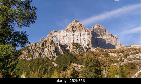 Sonniger Spätnachmittag unter der Tre Cime di Lavaredo, Auronzo, Dolomiten, Italien, Europa Stockfoto