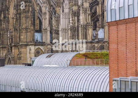 Köln; Museum Ludwig; Kölner Dom, Fassaden Stockfoto