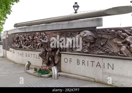 LONDON, GROSSBRITANNIEN - 15. MAI 2014: Dies ist das Battle of Britain Monument am Victoria Embankment in Westminster. Stockfoto