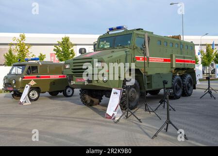 MOSKAU REGION, RUSSLAND - 25. AUGUST 2020: Gepanzertes Fahrzeug der Militärpolizei 'Federal-M' auf dem Fahrgestell 'Ural-4320'. Internationale Militärtechnik Stockfoto