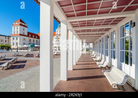 Kurhaus und Kurplatz an der Promenade, Ostseebad Binz, Insel Rügen, Mecklenburg-Vorpommern, Deutschland Stockfoto