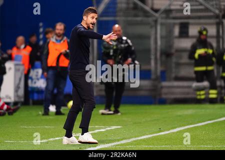 Der Cheftrainer Alessio Dionisi (US Sassuolo Calcio) während des Fußballspiels der italienischen Meisterschaft Serie A zwischen US Sassuolo und AC Monza am 19. Mai 2023 im Mapei-Stadion in Reggio Emilia, Italien - Kredit: Luca Rossini/E-Mage/Alamy Live News Stockfoto