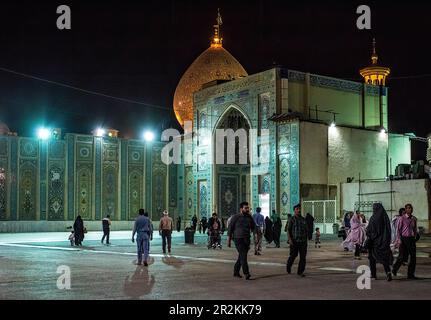 Vollmond auf Shah Cheragh Stockfoto