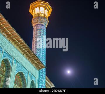 Vollmond auf Shah Cheragh Stockfoto