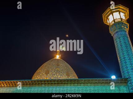 Vollmond auf Shah Cheragh Stockfoto