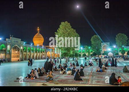 Vollmond auf Shah Cheragh Stockfoto