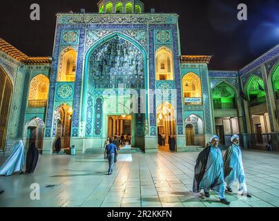 Vollmond auf Shah Cheragh Stockfoto