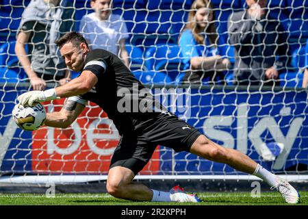 Ben Hinchliffe #1 aus Stockport County während der Aufwärmphase für das bevorstehende Spiel The Sky Bet League 2 Play-Off Spiel Stockport County vs Salford City im Edgeley Park Stadium, Stockport, Großbritannien, 20. Mai 2023 (Foto: Ben Roberts/News Images) Stockfoto